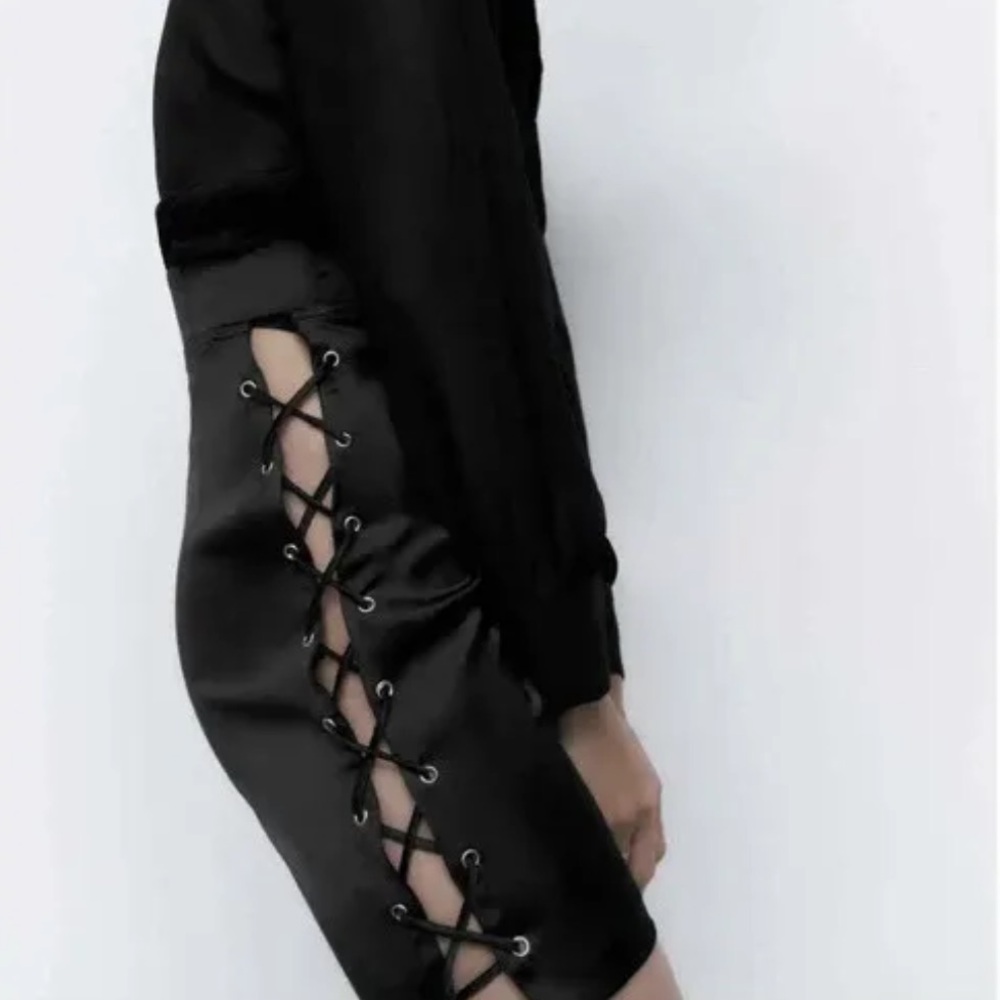 Black satin lace up mini skirt - Picture 3 of 10